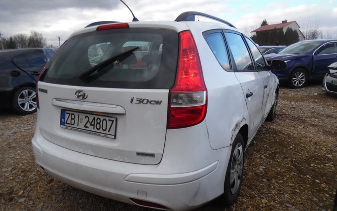 Hyundai I30 cena 4100 przebieg: 425000, rok produkcji 2010 z Kołobrzeg małe 211